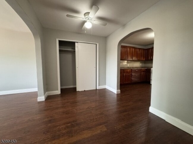 Building Photo - 12 E 10th St