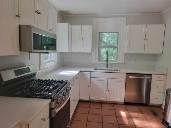 Building Photo - 794 Ribaut Rd