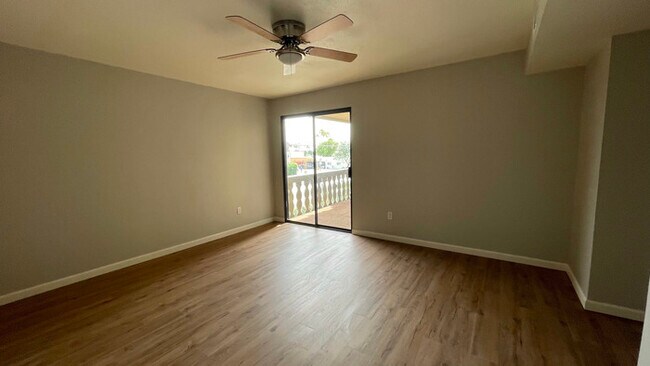 Building Photo - UTILITIES INCLUDED/Fully Remodeled 2/2.