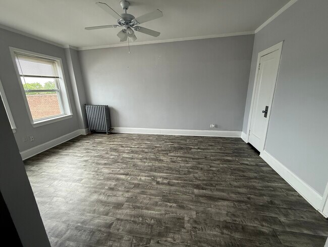 Foto del edificio - 6930 N Greenview Ave