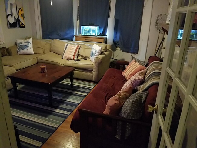 Foto del edificio - 327 Williams St