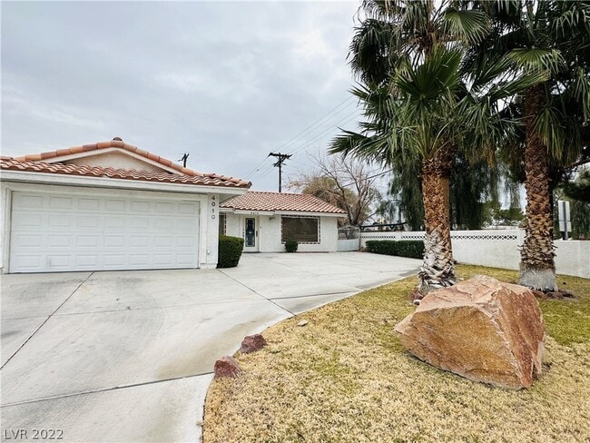 Building Photo - 4010 W Sahara Ave