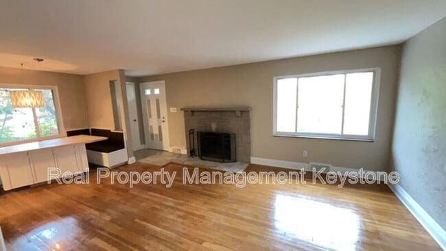 Building Photo - 806 N Margaretta St