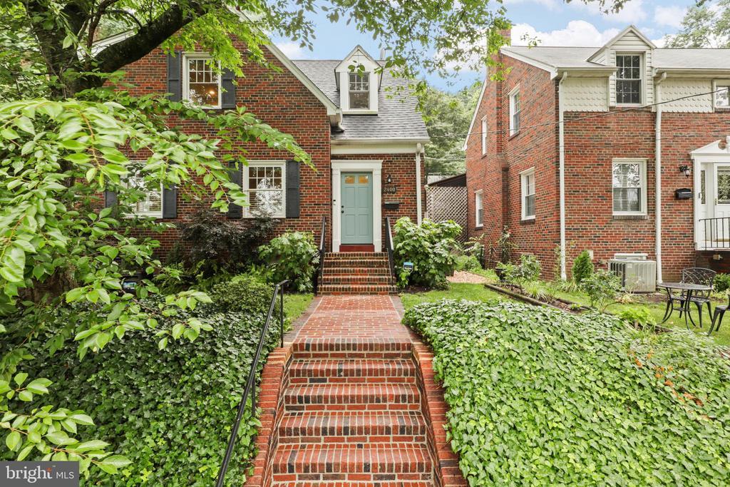 Primary Photo - 2400 Sanford St