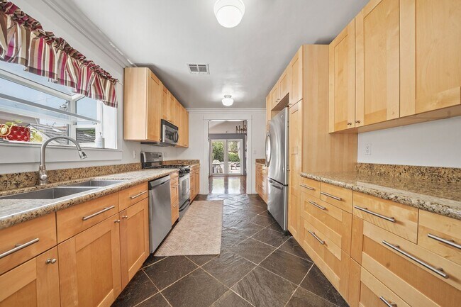 Building Photo - Peaceful North Hollywood Home - 3bd 3ba - ...