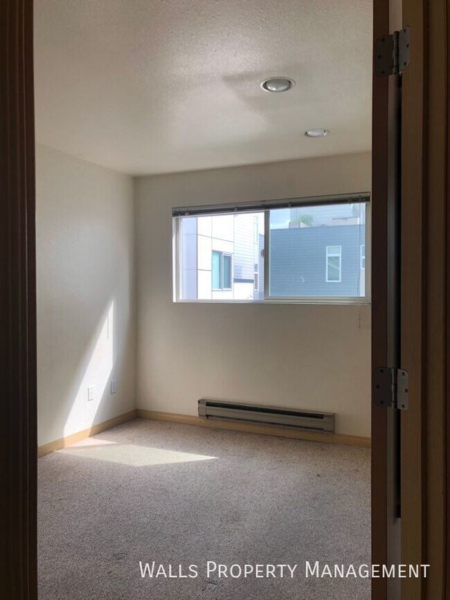 Building Photo - Light Filled Loft in Fremont! - EVN 3