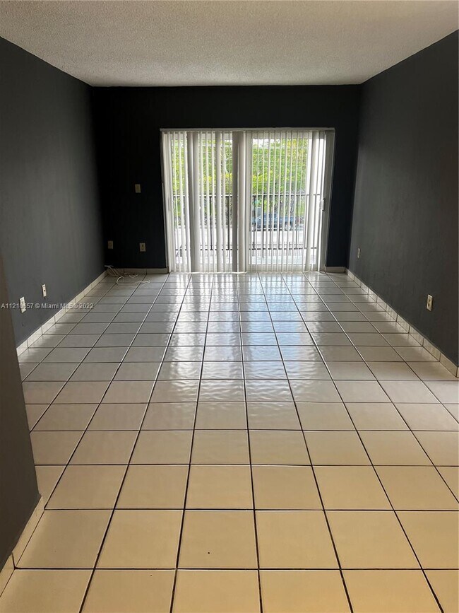 Foto del edificio - 5501 NW 7th St