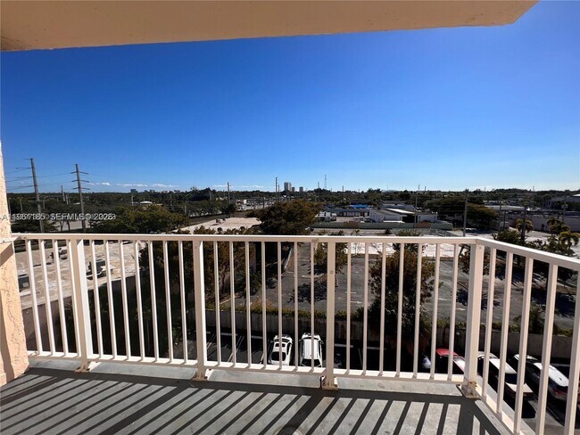 Foto del edificio - 16465 NE 22nd Ave