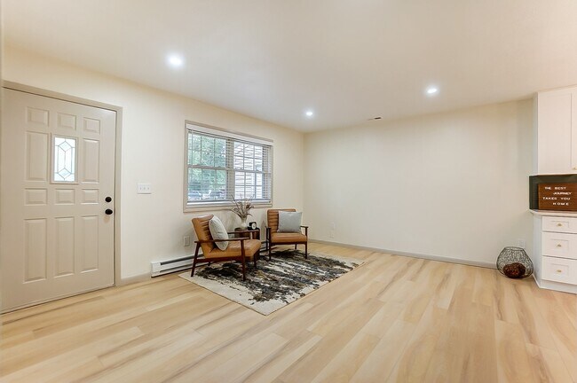 Foto del edificio - 6758 Darby Blvd