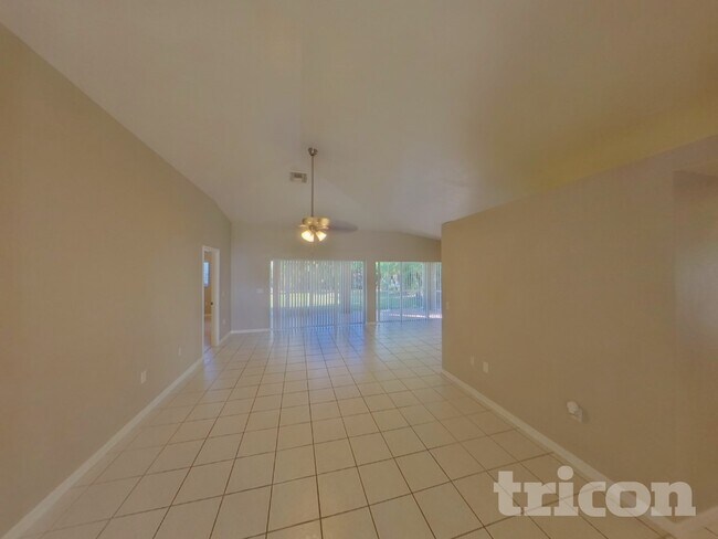 Foto del edificio - 184 Jennifer Dr