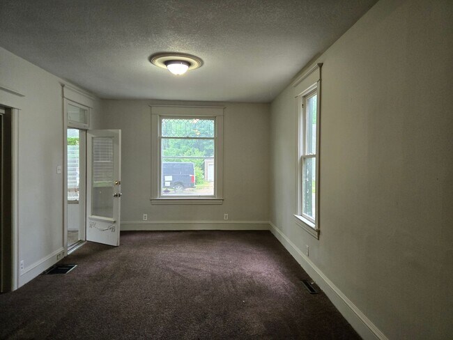 Foto del edificio - 615 W Foster Pkwy