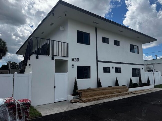 Foto del edificio - 630 NE 166th St