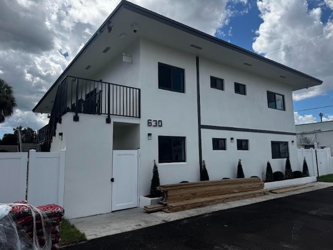 Photo - 630 NE 166th St Apartment