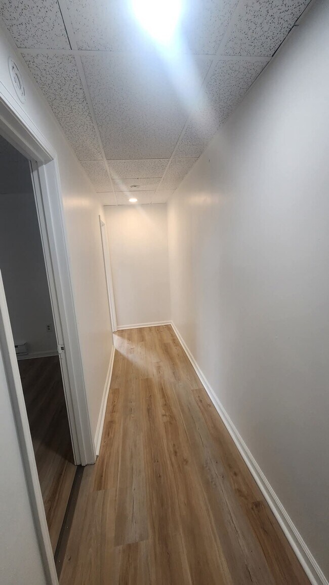 Foto del edificio - 38 W Main St