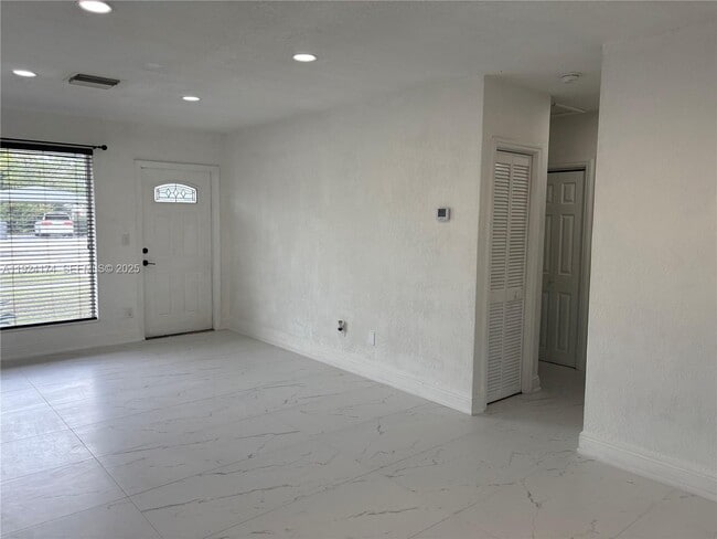 Building Photo - 3500 SW 36th St