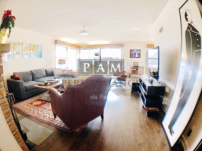 Foto del edificio - 7430 W Wells St