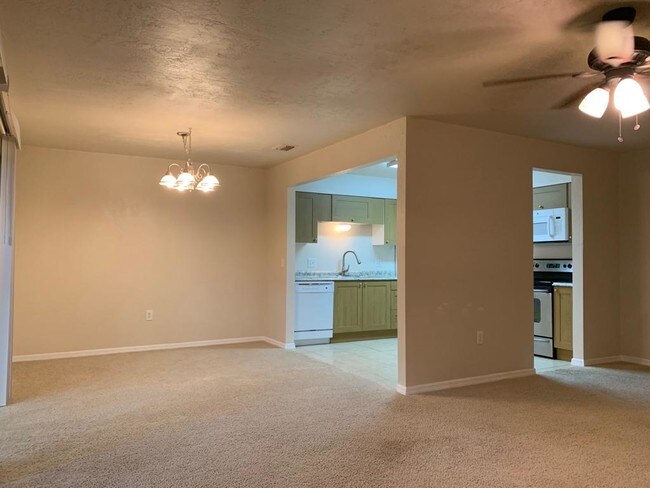 Building Photo - 9045 York Ln, Unit 15B