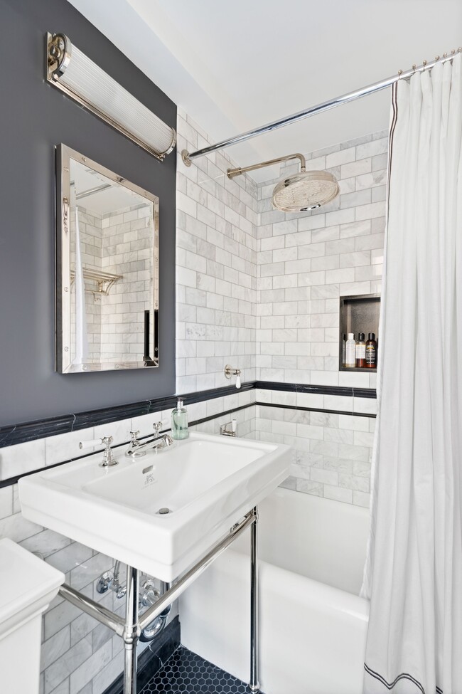 Building Photo - 45 Tudor City Pl