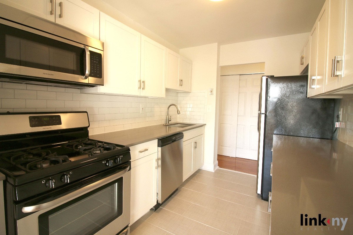 Primary Photo - 33 N 3rd Ave