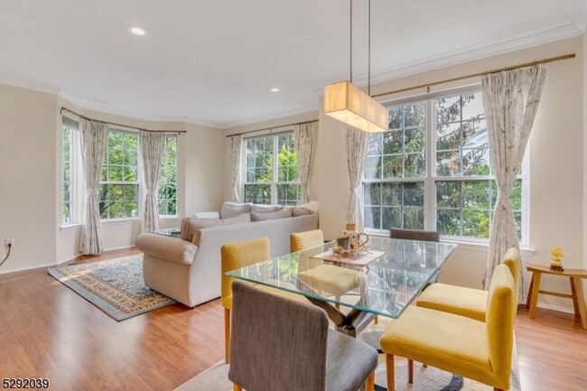 Foto del edificio - 25 Wildflower Ln