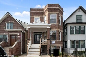 Building Photo - 3428 N Damen Ave
