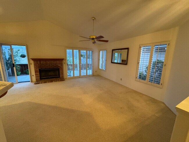 Foto del edificio - 2 Bed - 2 Bath on level