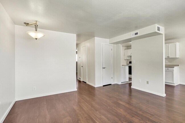 Foto del edificio - 817 W Heather Ln