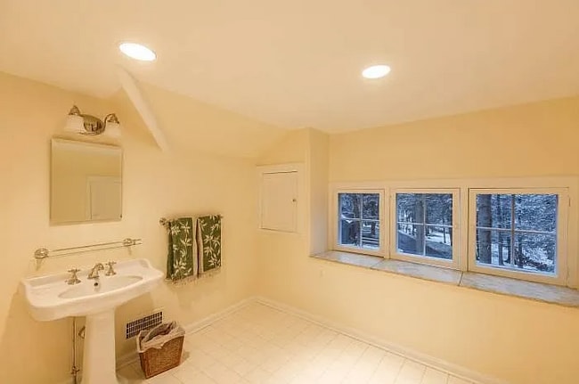 Building Photo - Welcome to the Stone House, a charming 3-bedroom, 2-bathroom