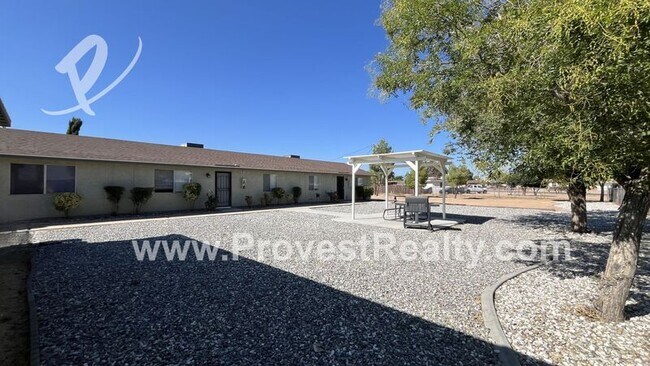 Foto del edificio - 13136 Navajo Rd