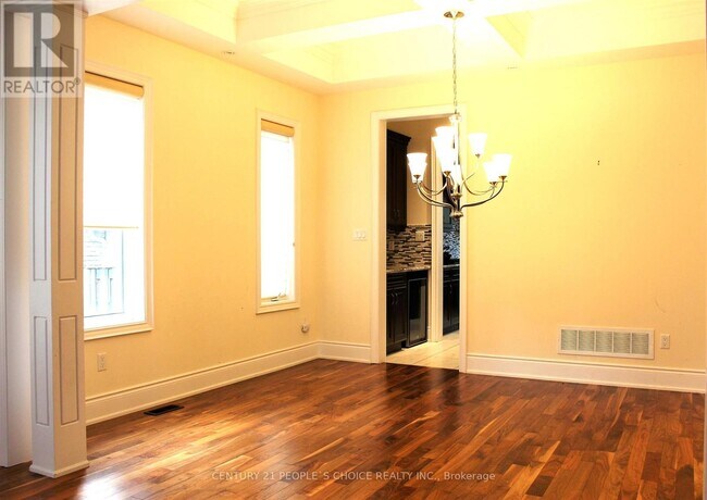 Photo du bâtiment - 1275 Saginaw Crescent