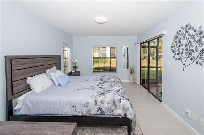 Building Photo - 301 Olivewood Pl