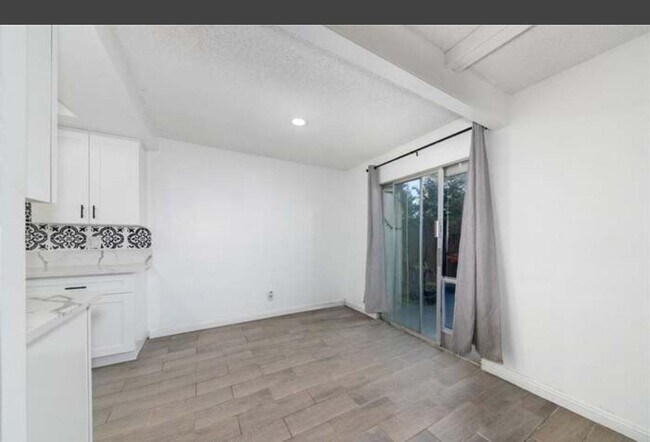 Foto del edificio - 12195 Carnation Ln