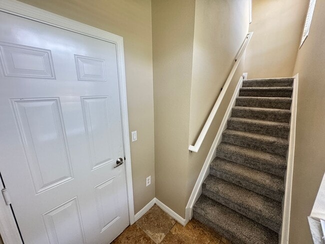Building Photo - Resort Style Community Corner Unit Available NOW!!