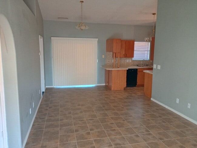 Building Photo - W Concordia Dr