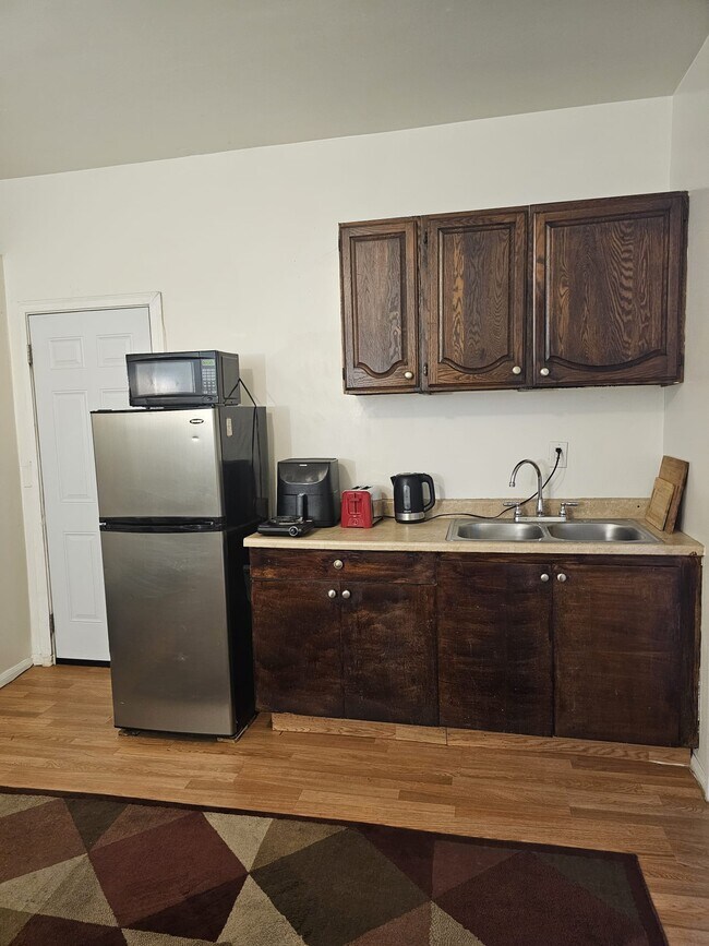 Building Photo - 2101 Coldwater Canyon Dr