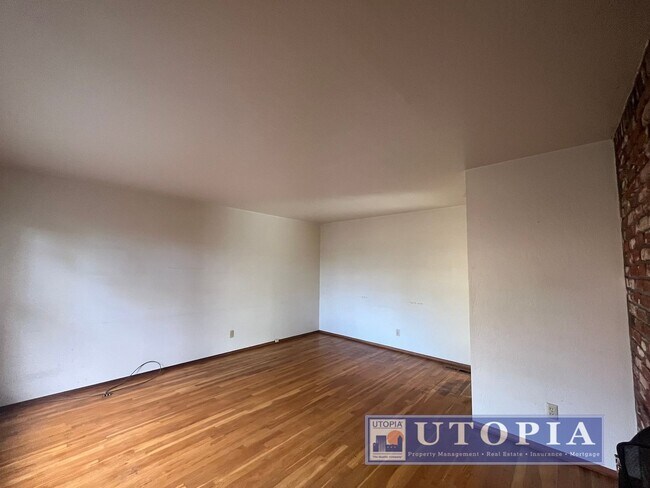 Foto del edificio - 2 Bed 1 Bath Single Family Home Right Next...