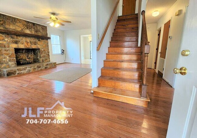 Foto del edificio - Cozy 4/2.5 Log Cabin Home in Gold Hill wit...