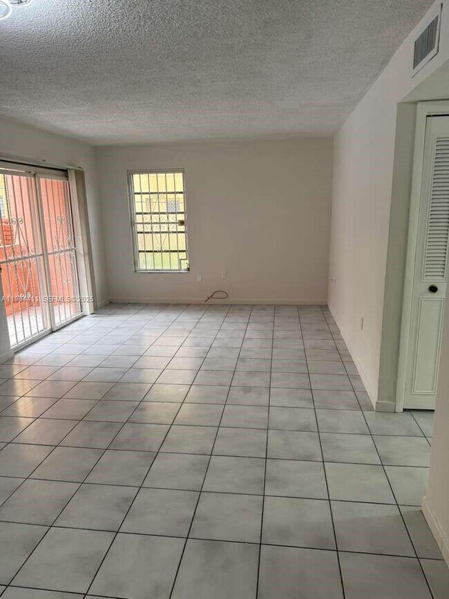 Foto del edificio - 505 NW 72nd Ave