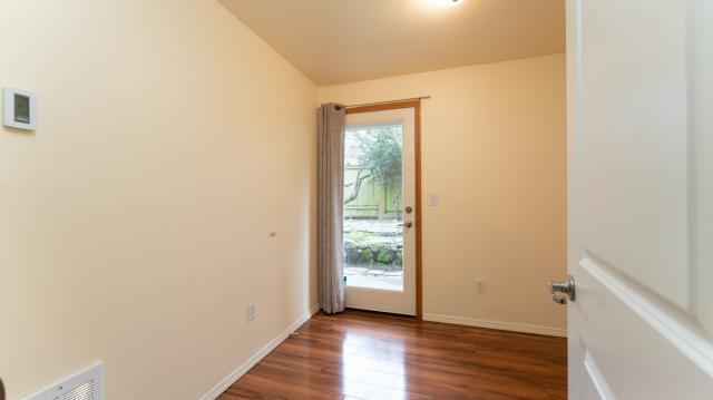 Building Photo - 2 bedroom in Seattle WA 98117