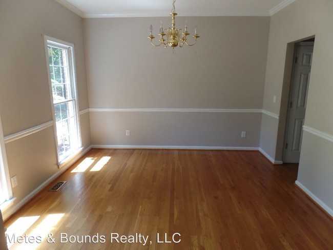 Building Photo - 405 Longwood Pl
