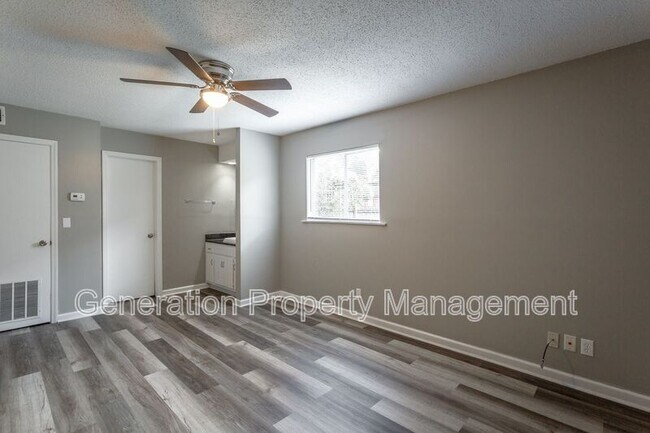 Building Photo - 2414 Lyndon Ave