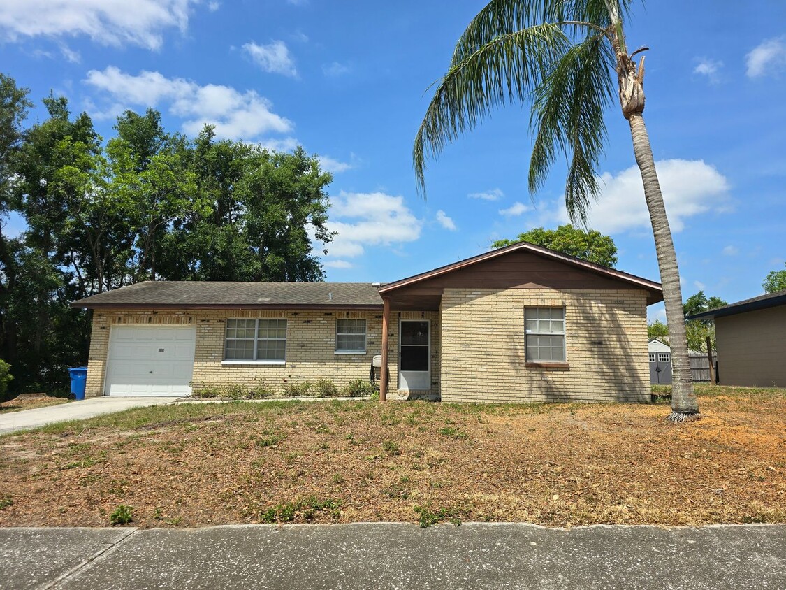 Primary Photo - Seffner Home For Rent