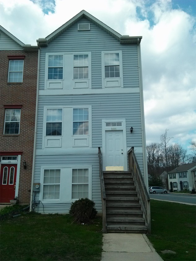 Primary Photo - 201 Mahogany Dr