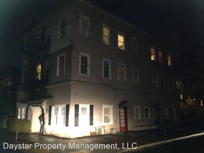 Building Photo - 1 br, 1 bath Apartment - 8634 SE 11th