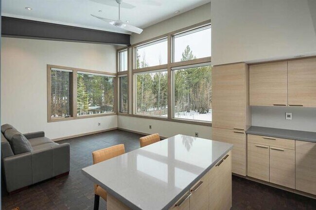 Building Photo - 1 bedroom in Tahoe Vista CA 96148
