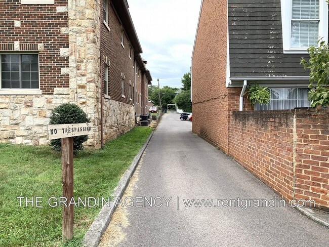 Building Photo - 1803 Grandin Road Southwest