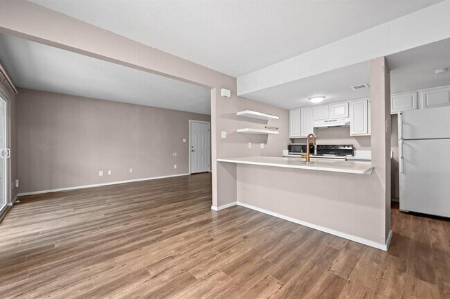 Foto del edificio - 2124 Burton Dr
