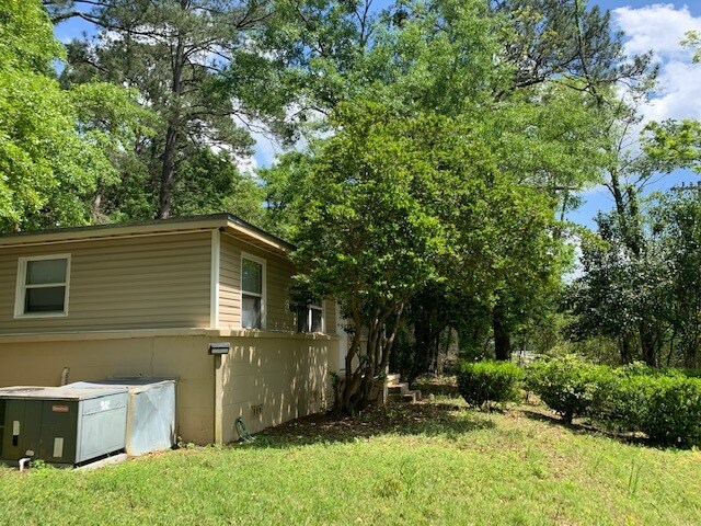 Building Photo - 1826 Pepper Dr