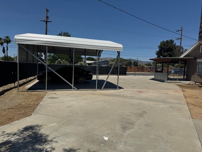 Foto del edificio - 40253 Johnston Ave