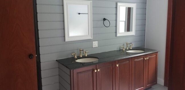 Baño - 179 Mount Sinai Coram Rd